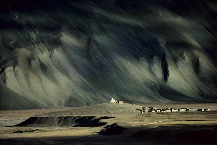 art photo paysage fantasmagorique dans jeu de lumières