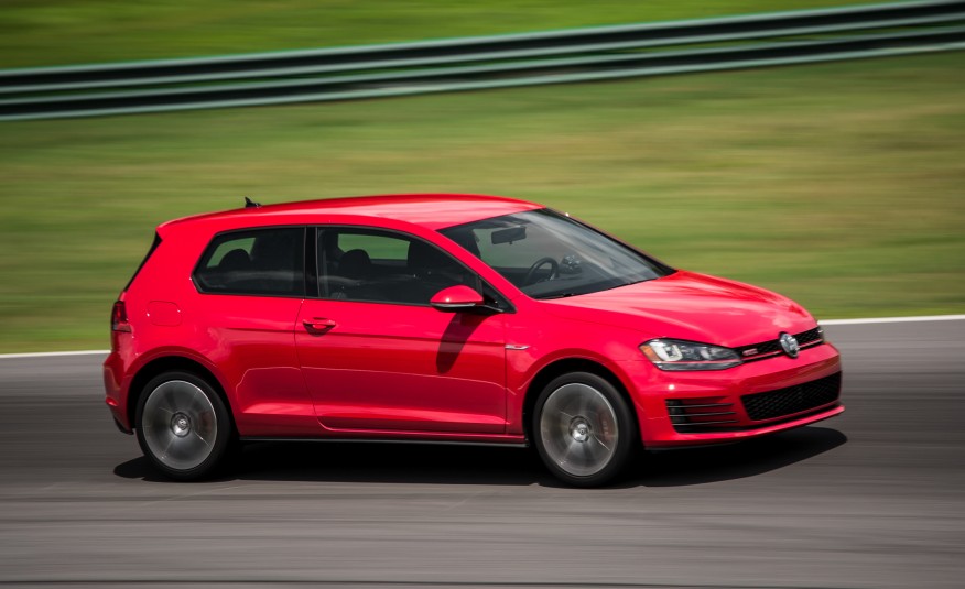 2016.02.23  2015-Volkswagen-GTI-201-876x535