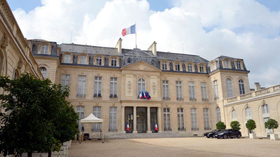 2016-08-24-le-palais-de-l-elysee-le-10-septembre-2013-a-paris_5509769