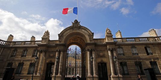4475991_3_e323_le-palais-de-l-elysee-en-juillet_ff52de56b2785fdd713ca6eaa91d56cb