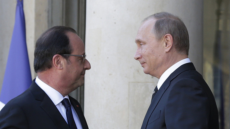 2016-10-12-poutine-hollande-57fd2697c36188ce1a8b47b6