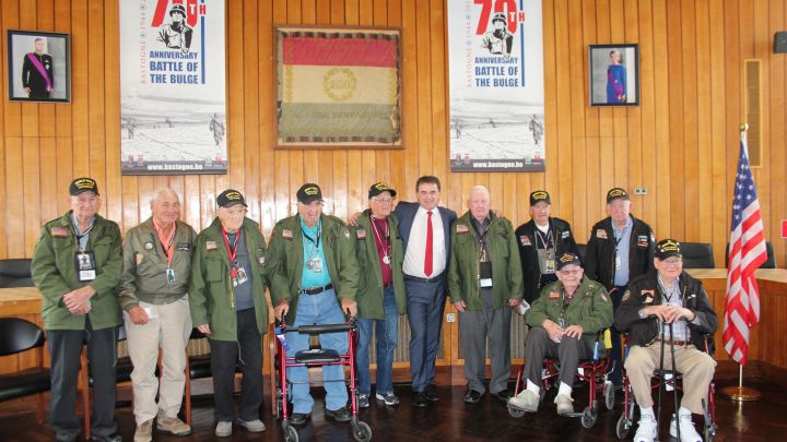 2016-10-19-160517-des-veterans-americains-honores-a-bastogne