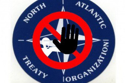 2016-11-03-stop-alla-nato-400x266