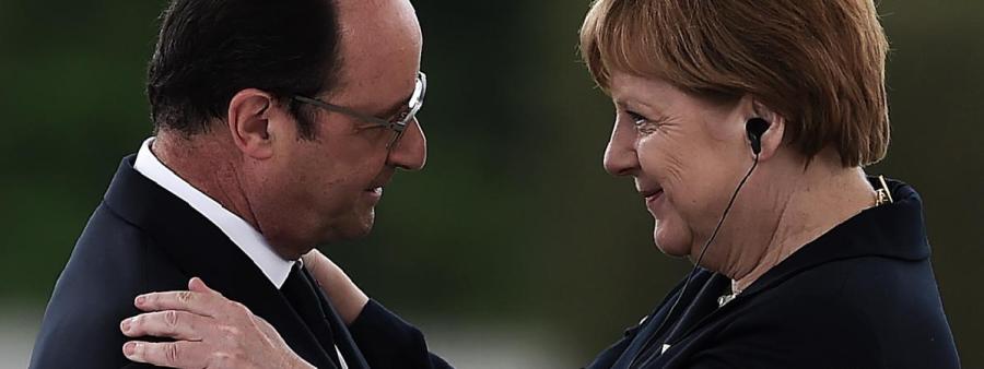 2017-03-05-francois-hollande-et-la-chanceliere-allemande-angela-merkel-le-29-mai-2016-a-lossuaire-de-douaumont-lors-des-commemorations-du-centenaire-de-la-bataille-de-verdun-8859655