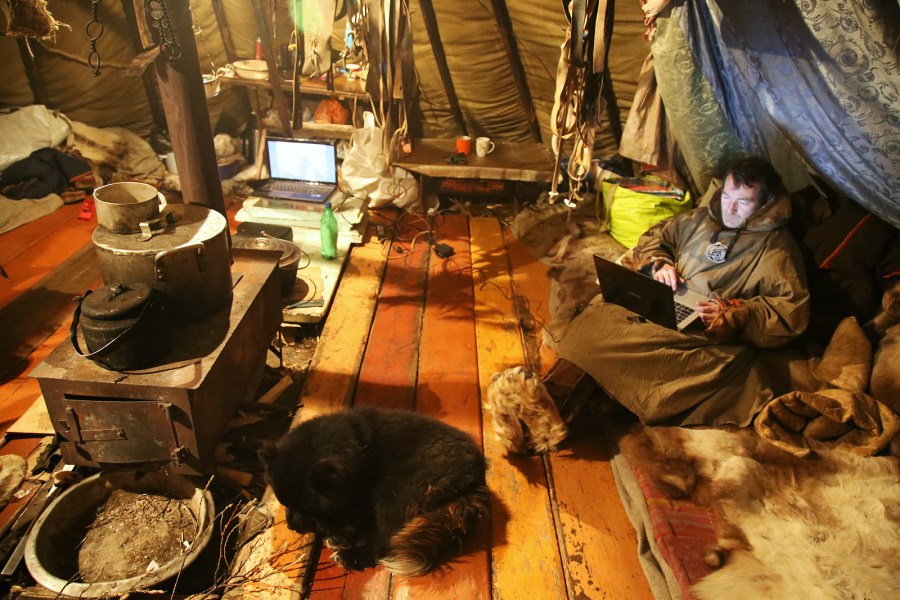 2017.03.24 true_people_yamal_traditional_home_chum_laptop