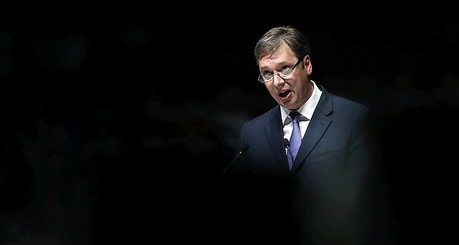 2017.06.14 Aleksandar Vucic 1216511_les-serbes-aux-urnes-pour-confirmer-leur-contrat-avec-leurope-web-tete-021864604005_660x352p