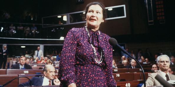 2017.06.32 Simone Veil en 1984, au Parlement européen. - Crédits photo MARCEL MOCHET AFP XVMb34623c6-b645-11e2-b5d2-fd08edcee464-805x403
