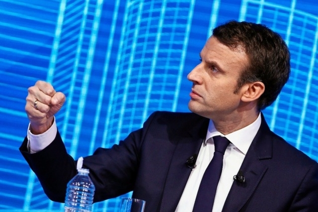 2017.08.15 macron topelement