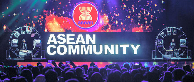 2017.08.24 ASEAN FETE SES 50 ANS 2686556lpw-2686568-article-horizontal-jpg_3298384_660x281-729398