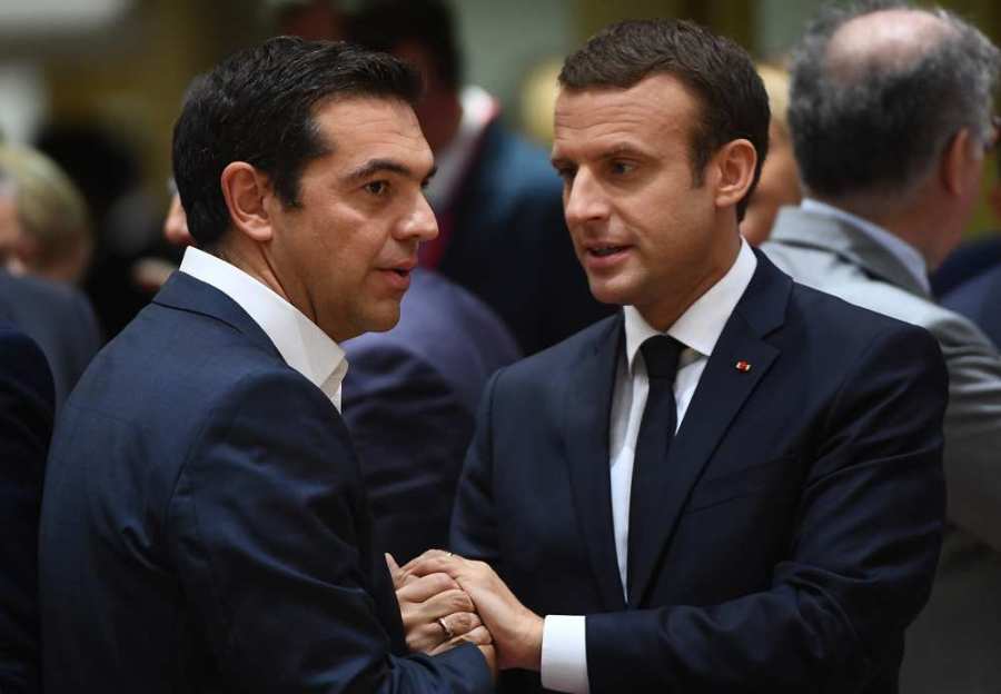 2017.09.08 -2112157_macron-a-athenes-pour-boucler-la-boucle-de-la-crise-de-la-zone-euro-web-010212226413