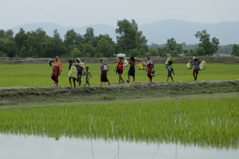2017.10.10.essentiellement membres de la minorité musulmane des Rohingyas982ecbba7d6c1fbc5d0f0543703b24e6e317182c