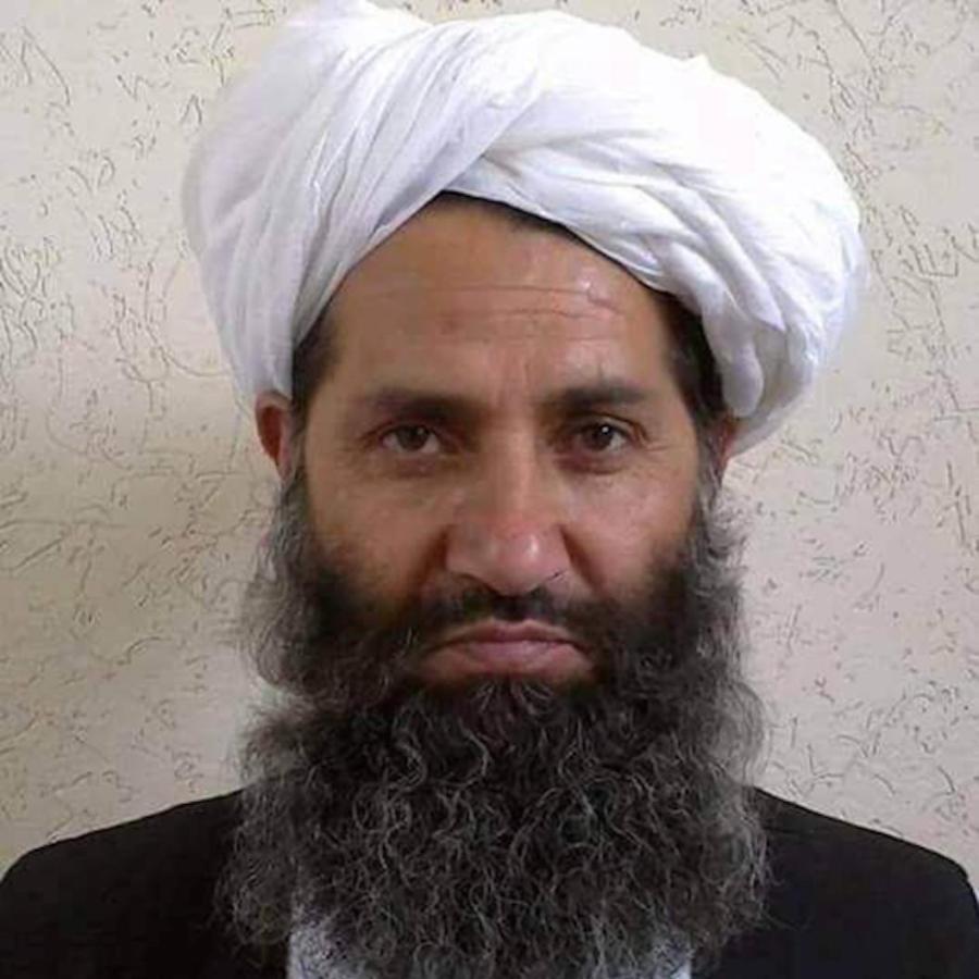 Haibathullah Akhunzada, élu en mai 2016 afghan-taliban-names-an-islamic-scholar-to-succeed-leader-killed-in-us-airstrike-1464176478