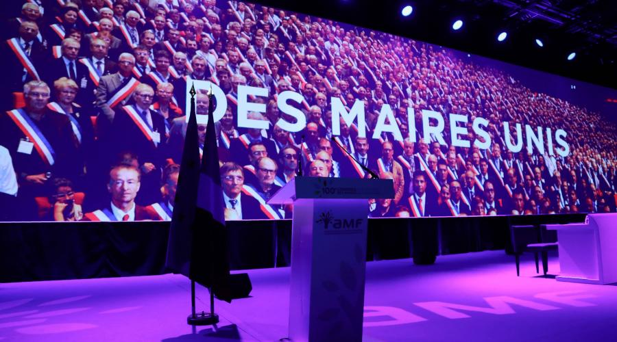 congres-des-maires-macron-sera-siffle-au-debut-ovationne-la-fin