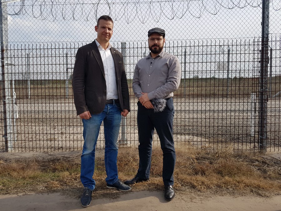 HONGRIE 20171018_133829_029László Toroczkai et Ferenc Almássy à la clôture frontalière. X. 2017
