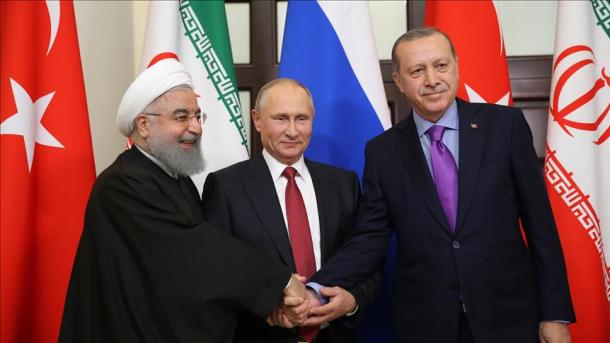 le sommet de Sotchi le Président russe Vladimir Poutine, le Président turc Recep Tayyip Erdogan et le Président iranien Hassan Rohani 5a158f94114f4