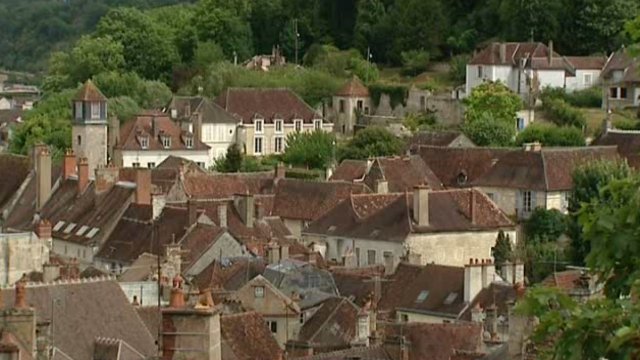 tonnerre_petite_cite_medievale_2Tonnerre est la 1ère ville de Bourgogne a obtenir le label -Petite Cité de Caractère