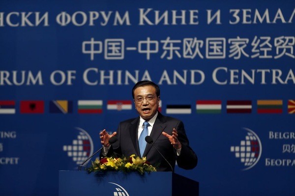 Le-premier-ministre-chinois-Li-Keqiang-lors-ceremonie-ouverture-forum-economique-commercial-Chine-Europe-centrale-Belgrade-mardi-16-decembre_0_1400_400