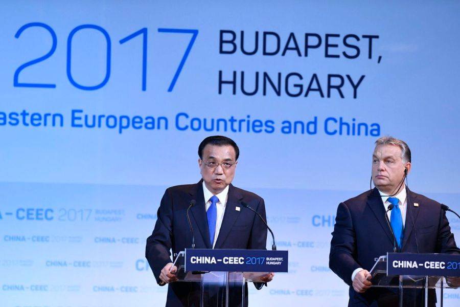 Le Premier ministre chinois Li Keying et son homologue hongrois Viktor Orban, ..setkani_16_a_cina