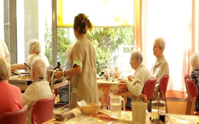 9187-seniors_maison_retraite2