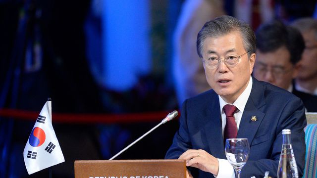 COREE SUD le-nouveau-president-sud-coreen-moon-jae-in-lors-d-un-sommet-de-l-asean-a-manille-le-14-novembre-2017_5991320