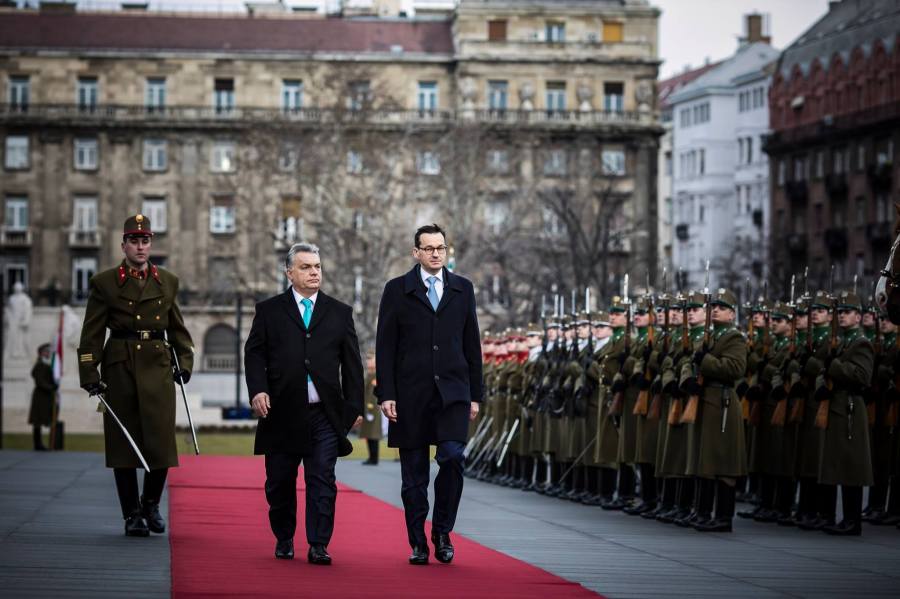 HONGRIE POLOGNE Les Premiers ministres hongrois Viktor Orbán et polonais Mateusz Morawiecki à Budapest le 3 janvier 2018. Photo page Facebook de Viktor Orbán.26220321_1015583817624609