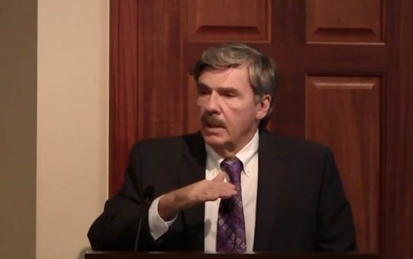 Journaliste Robert Parry Parry-e1517247164811-600x376