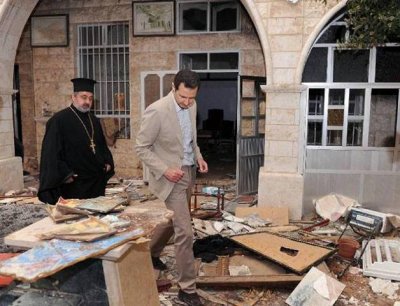 SYRIE Le président syrien constate les dégâts causés par les djihadistes à Mar Sarkis, un des monastères historiques de Maaloul . Photo DRElias-Zahlaoui-assad-maaloula