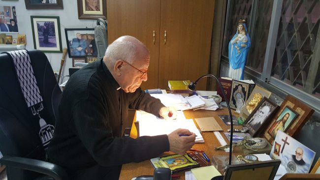 SYRIE Père Elias Zahlaoui dans son bureau à l_Eglise Notre Dame de Damas © Nadine Zelhof elias_zehlawi-650x366