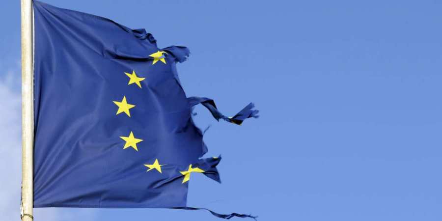 UE ECLATEE ob_73297a_drapeau-dechire