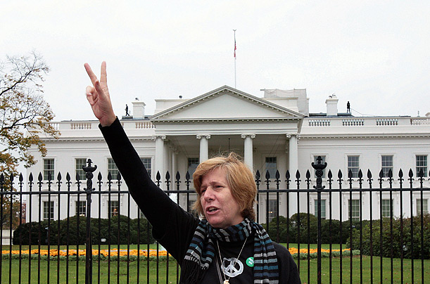 USA cindy-sheehan-at-the-white-house