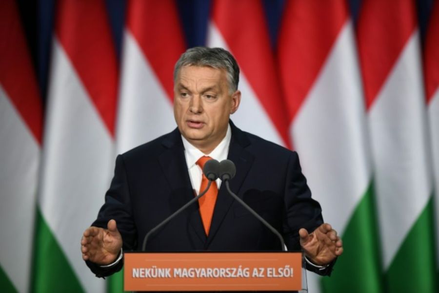 1097815-le-premier-ministre-viktor-orban-ici-le-18-fevrier-2018-lors-d-un-discours-a-budapest-vise-un-troisi