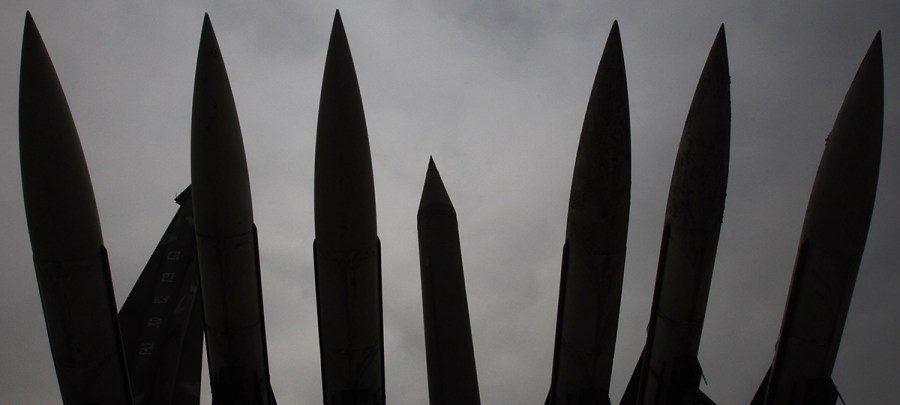 ARME BANIERE nuclear-weapons-missile-array