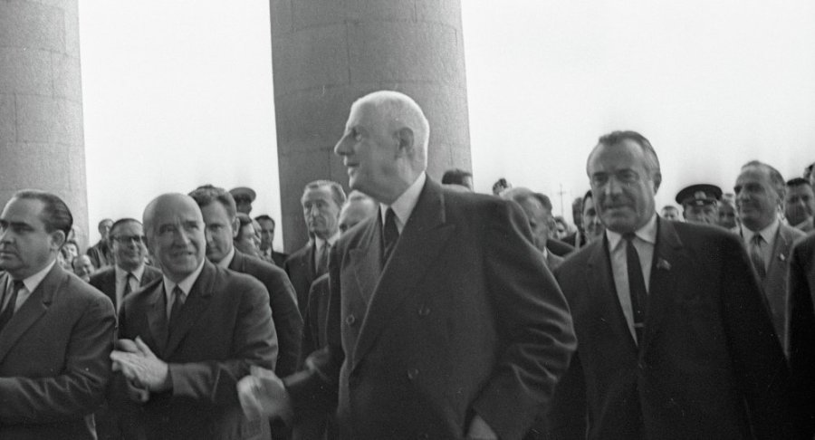 france russie Charles de Gaulle (au centre) en visite à Moscou 1966 1017071564