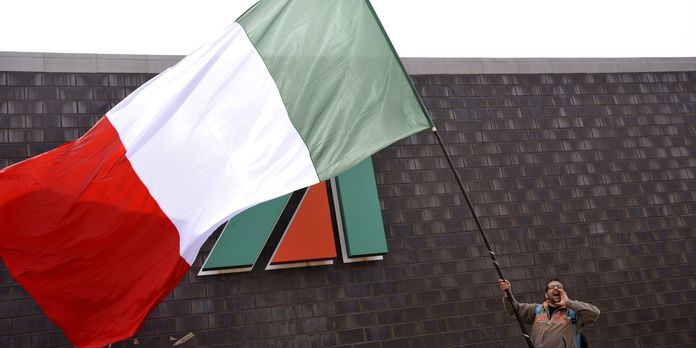 italie 1033383_3_3d65_un-drapeau-italien-a-rome-le-31-mars-2008