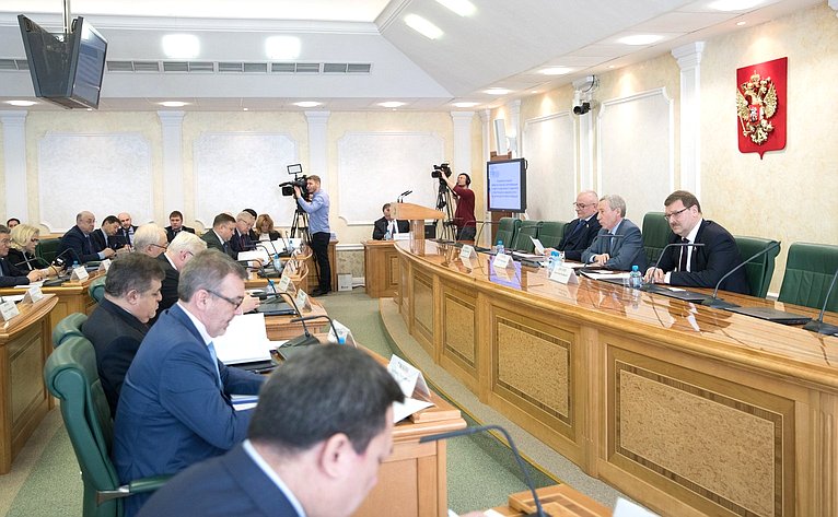 la Commission temporaire du Conseil de la Fédération pour la défense de la souveraineté de l_État et sur la prévention de l'ingérence étrangère dans les affaires intérieures