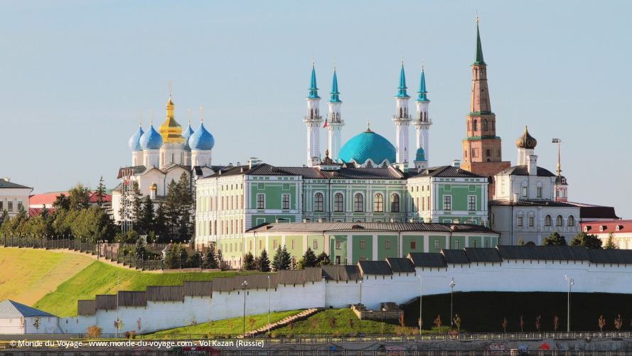 RUSSIE KAZAN La mosquée Qolsharif derrière les murs du Kremlin de Kazan vol-kazan-promo