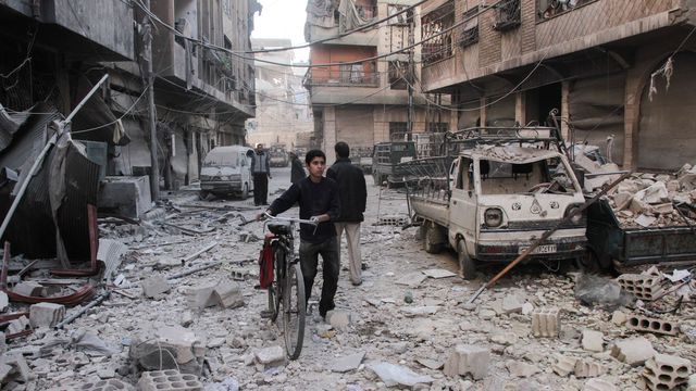 SYRIE la-ville-rebelle-de-douma-pres-de-la-capitale-syrienne-damas_5978532