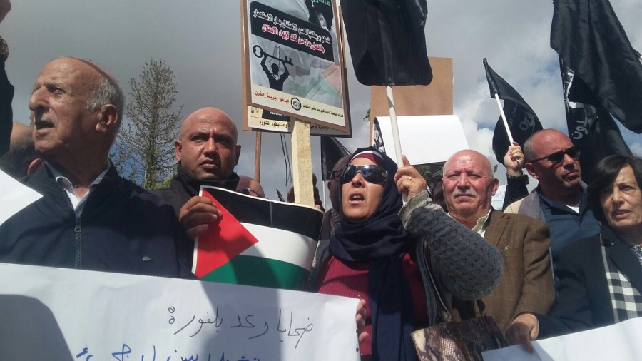 BALFOUR Manifestation contre le centenaire de la Déclaration Balfour en face du consulat britannique à Jérusalem-est, le 2 novembre 2017. Pierre Klochendler-i24NEWS. b29f9d1db4597e782