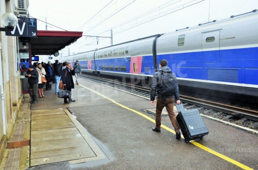 SNCF on-ne-saura-que-dimanche-le-nombre-et-le-detail-des-trains-qui-circuleront-lundi-soir-et-mardi-photo-nicolas-boffo-1522401546