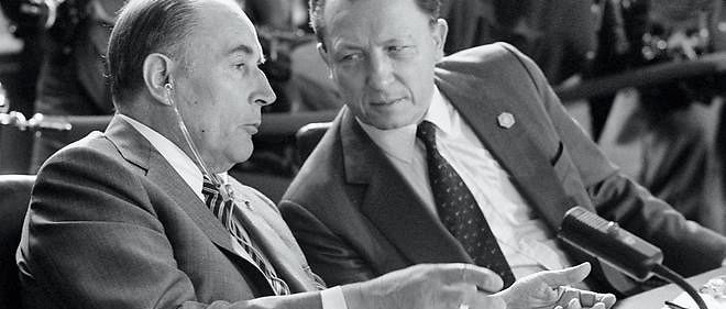 FRANCE Francois Mitterrand au cote de Jacques Delors, son ministre des Finances, en mai 1983 2724120lpw-2724390-article-summit-jpg_3317186_660x281