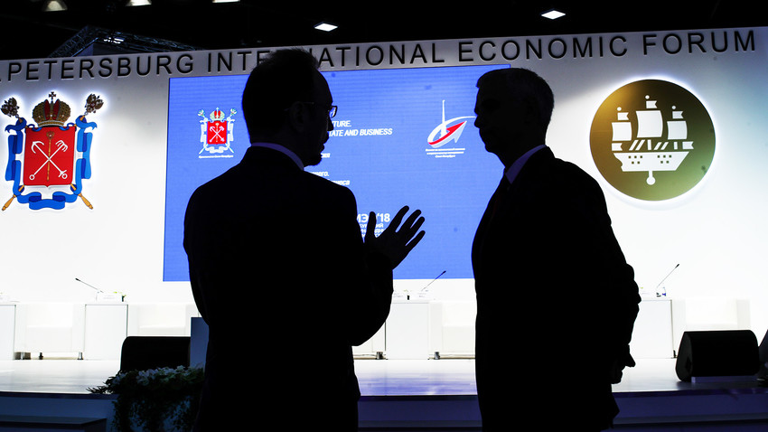 russie st petersbourg 5b068a5085600a6f0f681103