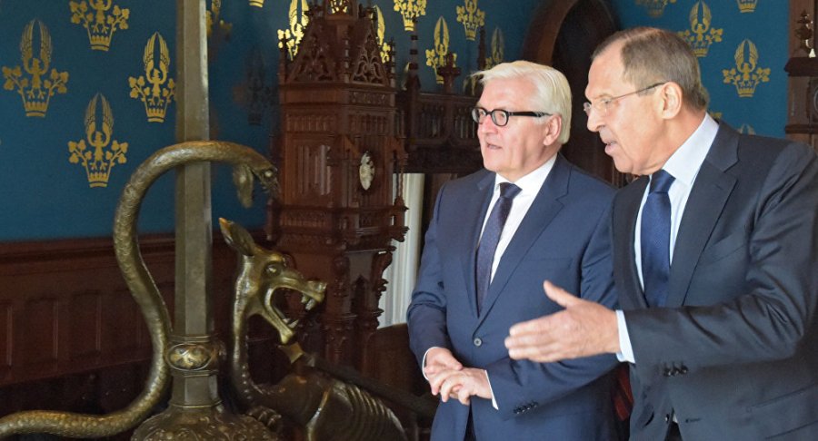 russie Les ministres russe et allemand des Affaires é rtrangères, Sergueï Lavrov et Frank-Walter1027287447