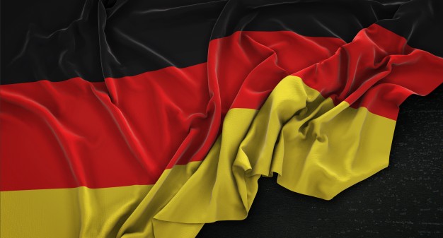 ALLEMAGNE drapeau-de-l-39-allemagne-enroule-sur-fond-sombre-3d-render_1379-666