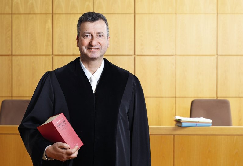 allemagne Jens Gnisa intiulé «Das Ende der Gerechtigkeit. Ein Richter schlägt Alarm» co-sp-2016-051-0143-01-228254-bi.40f3822