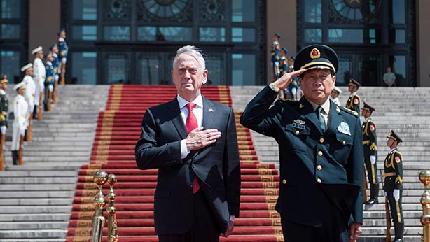 CHINE Le 28 juin,James Mattis secrétaire d_État à la défende de Trump était à Pékin avec le ministre de la défense chinois Wei Fenghe (à droite sur la photo).editorial_092018_
