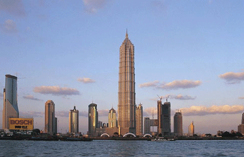 CHINE Jin Mao Tower. È tra gli edifici moderni più spettacolari della città- si può salire fino all_”observation deck”, posto all_ottantottesimo piano a un_altezza di 340 m