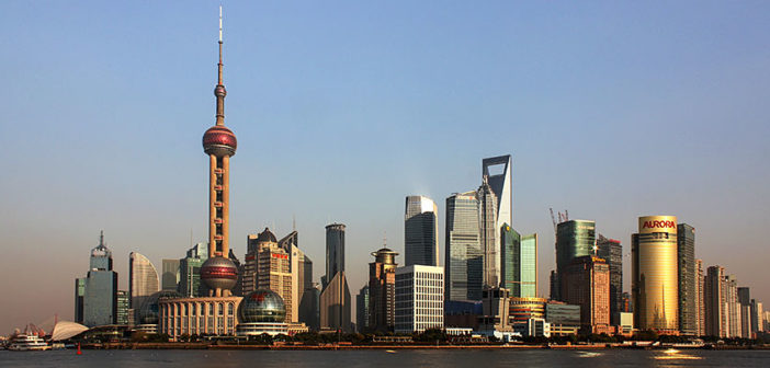 CHINE Pudong. Affacciata sul Bund e separata dal fiume Huangpu, l_area di Pudong rappresenta la parte più moderna della cittàShanghai-Pudong.-jpg-702x336