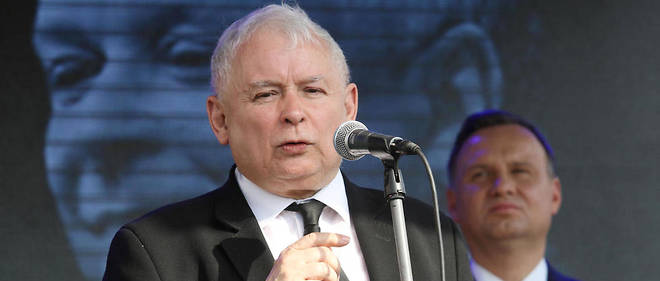 POLOGNE Le president du parti ultraconservateur PiS, Jaroslaw Kaczynski, frere jumeau de l'ancien 17403091lpw-17403934-article-kaczynski-duda-jpg_5666037_660x281