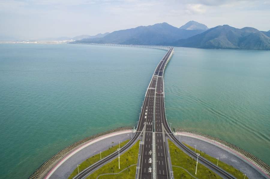 CHINE pont de 55 kilomètres reliant la Chine[8] continentale et populaire à Hong Kong. 10962476