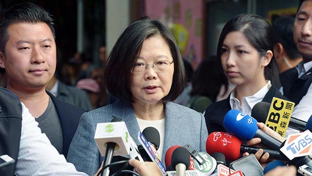 taiwan_112018_06Le 24 novembre, ayant pris connaissance des résultats électoraux de mi-mandat, reconnaissait son échec, Tsai a démissionné de la présidence du DPP
